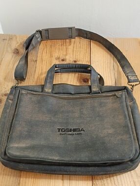 Toshiba x Air Tex Norwood Vintage Expandable Laptop Messenger Bag